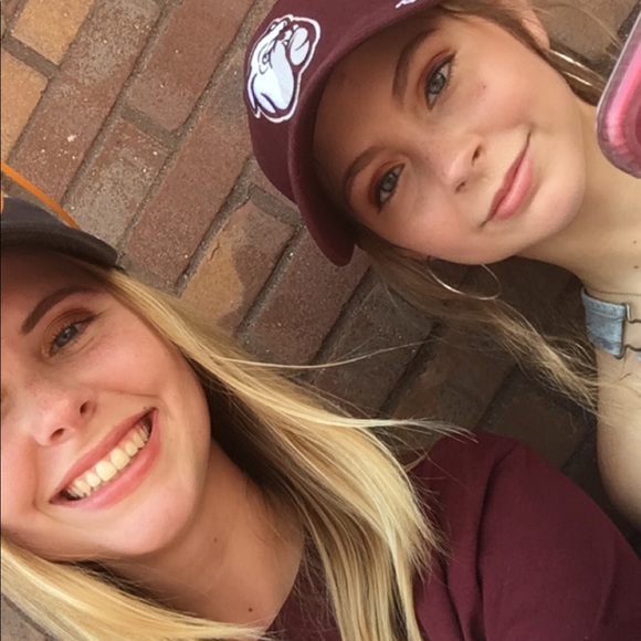 Meet your Posher, Hannah - Picture 4 of 7